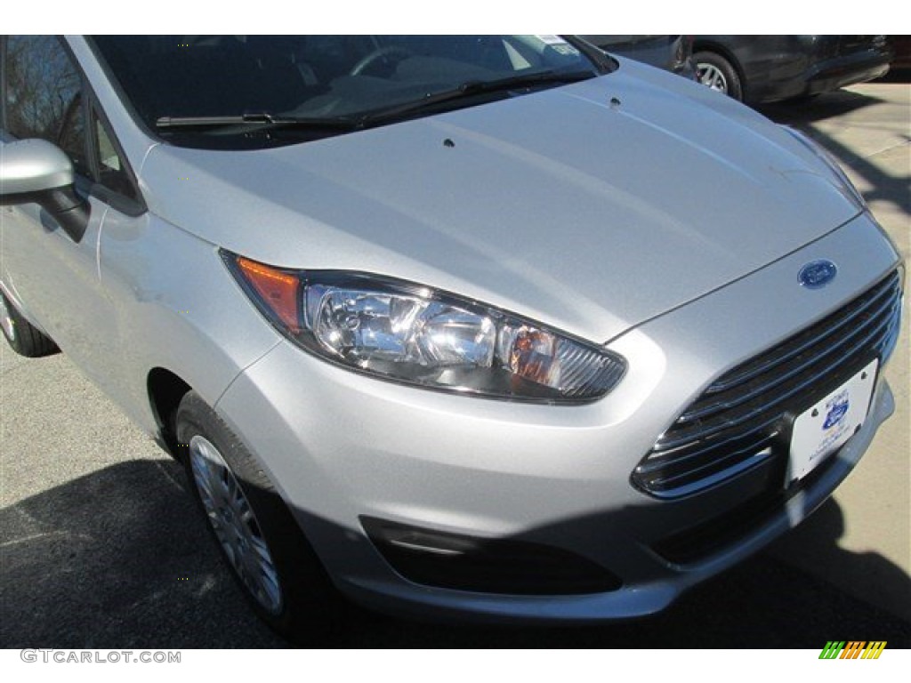 2015 Fiesta S Sedan - Ingot Silver Metallic / Charcoal Black photo #2