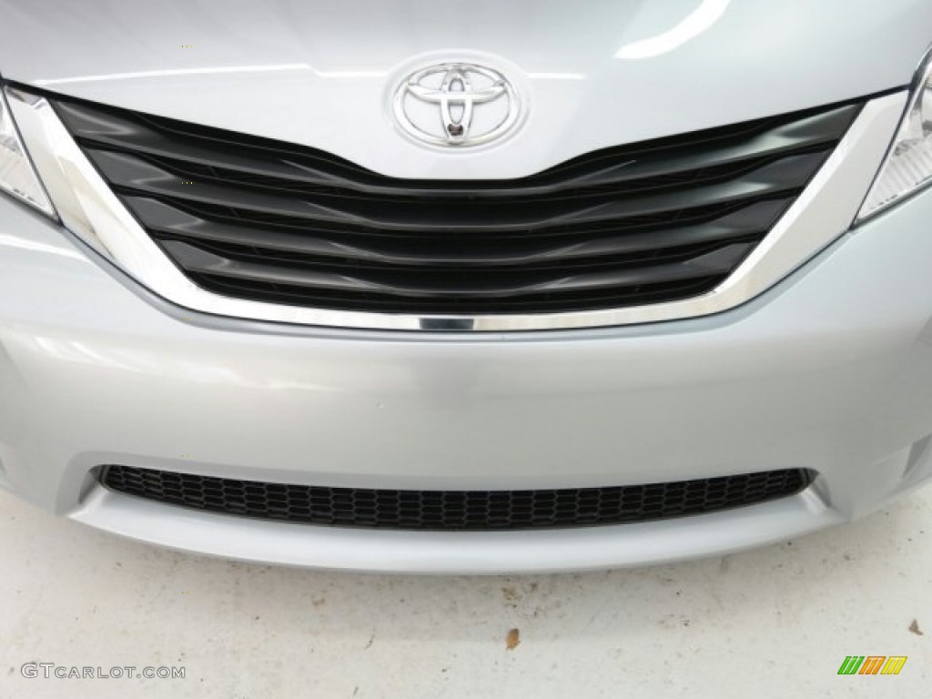 2012 Sienna LE - Silver Sky Metallic / Light Gray photo #6