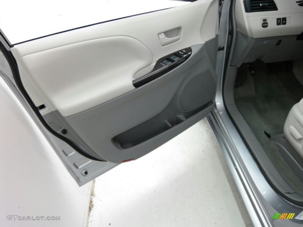 2012 Sienna LE - Silver Sky Metallic / Light Gray photo #12