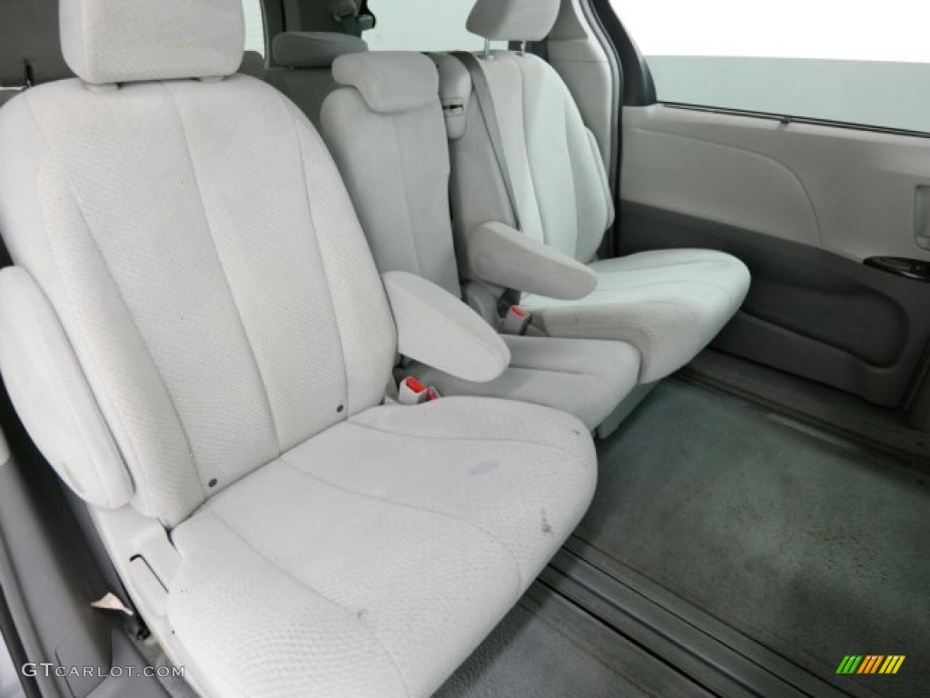 2012 Sienna LE - Silver Sky Metallic / Light Gray photo #19
