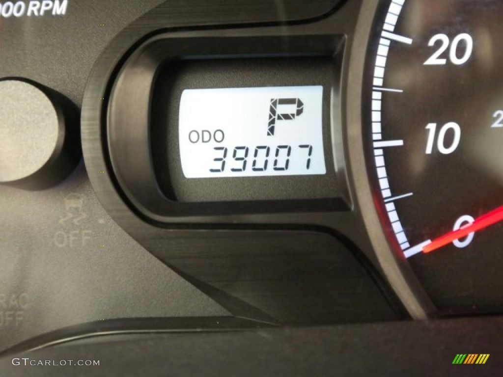 2012 Sienna LE - Silver Sky Metallic / Light Gray photo #29