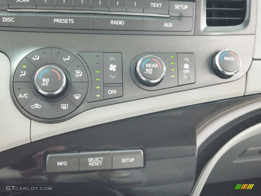 2012 Sienna LE - Silver Sky Metallic / Light Gray photo #32