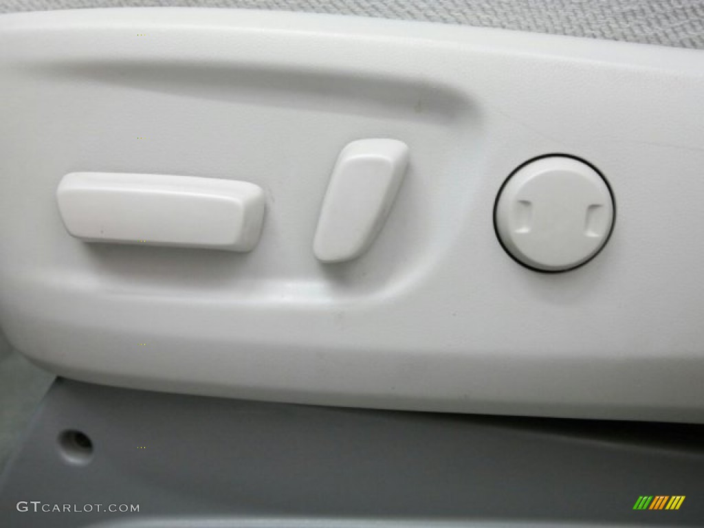 2012 Sienna LE - Silver Sky Metallic / Light Gray photo #36