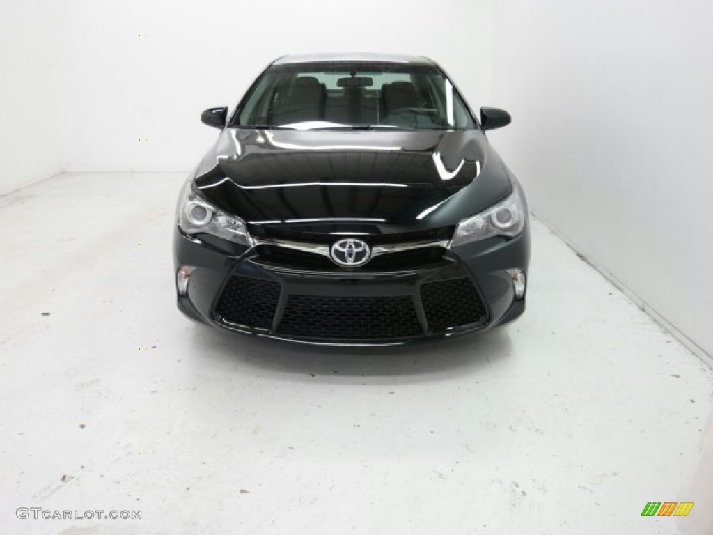 2015 Camry SE - Attitude Black Metallic / Black photo #5