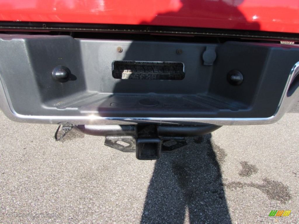 2004 F150 XLT Regular Cab 4x4 - Bright Red / Medium/Dark Flint photo #11