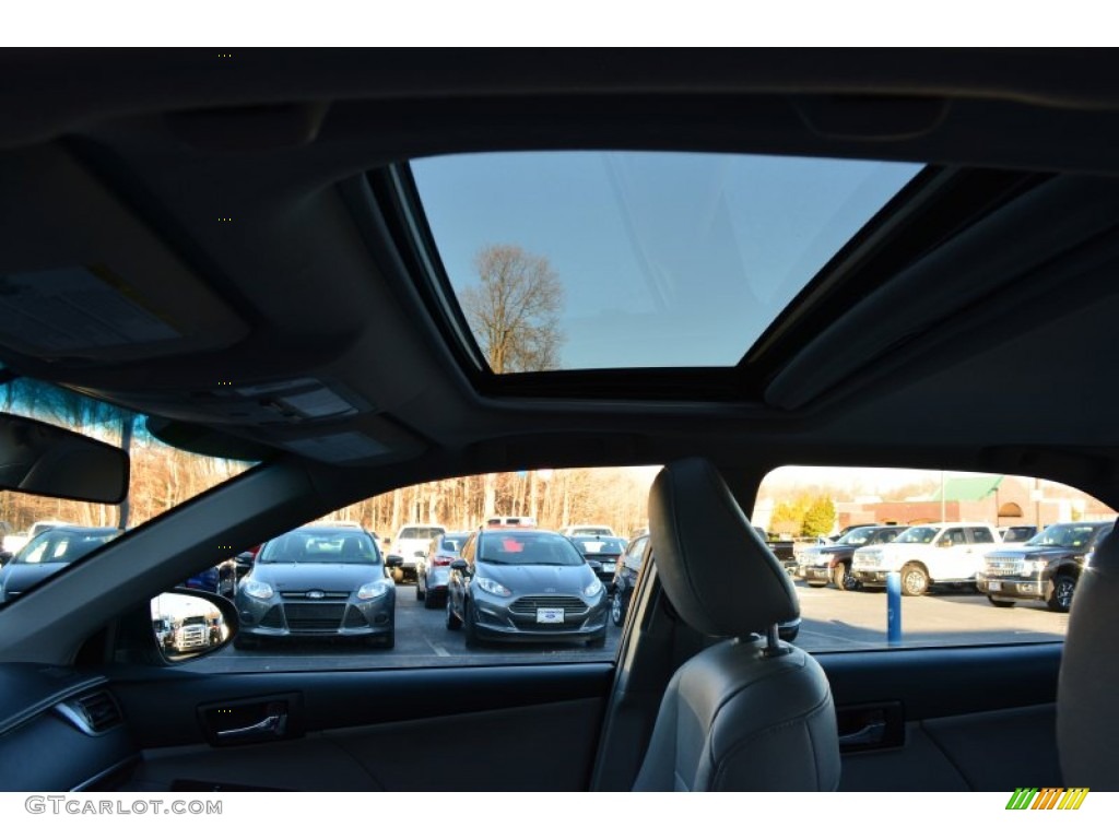 2012 Camry XLE - Cypress Green Pearl / Ash photo #18