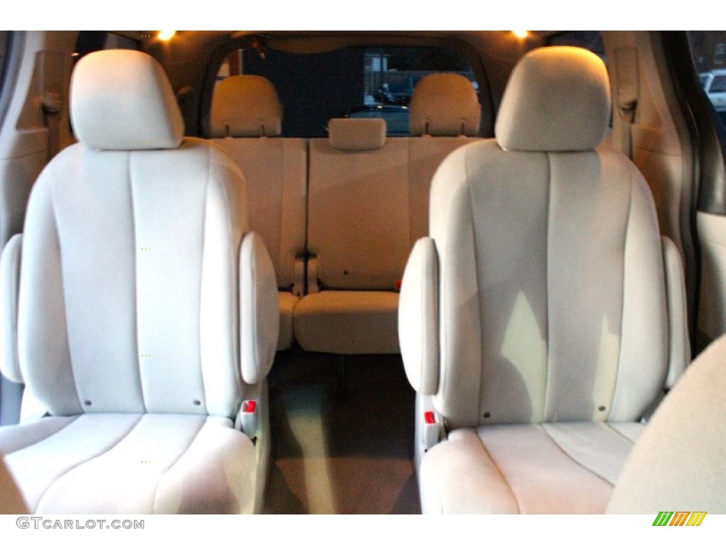 2011 Sienna V6 - Silver Sky Metallic / Light Gray photo #9