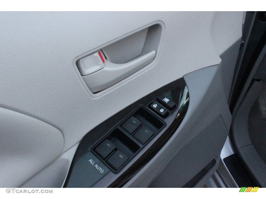 2011 Sienna V6 - Silver Sky Metallic / Light Gray photo #12