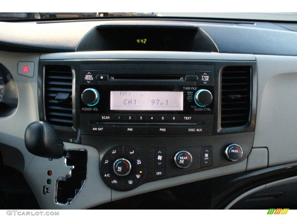 2011 Sienna V6 - Silver Sky Metallic / Light Gray photo #17