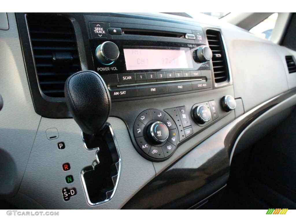 2011 Sienna V6 - Silver Sky Metallic / Light Gray photo #19