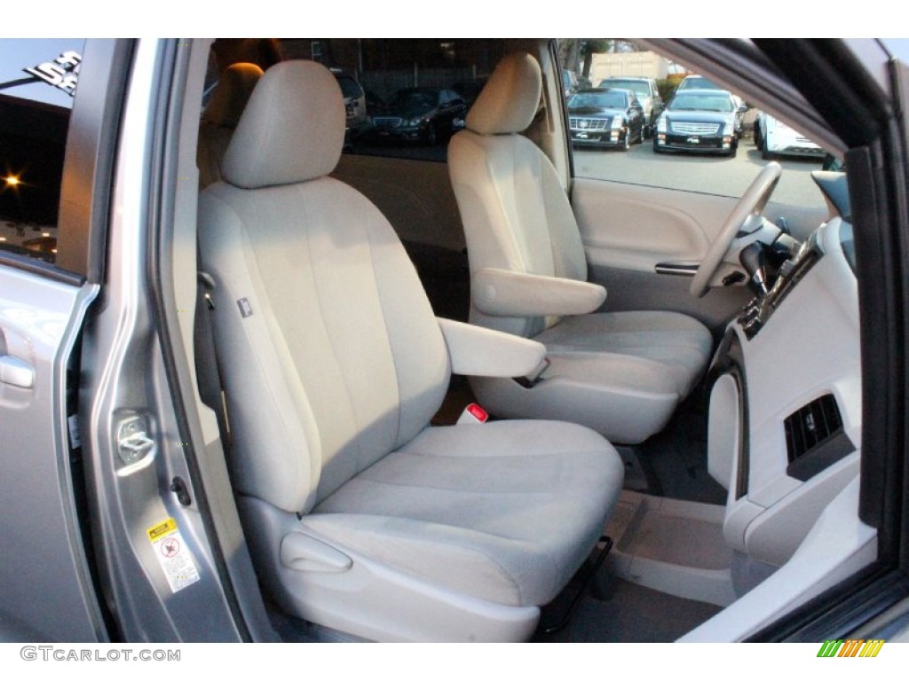 2011 Sienna V6 - Silver Sky Metallic / Light Gray photo #25