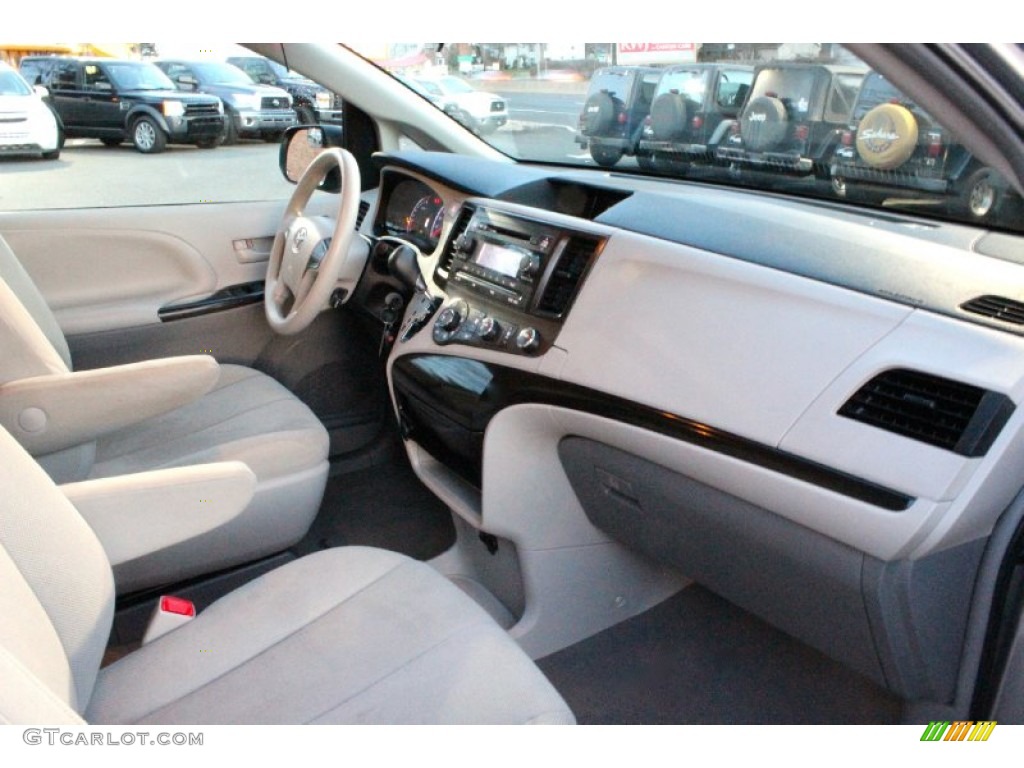 2011 Sienna V6 - Silver Sky Metallic / Light Gray photo #27