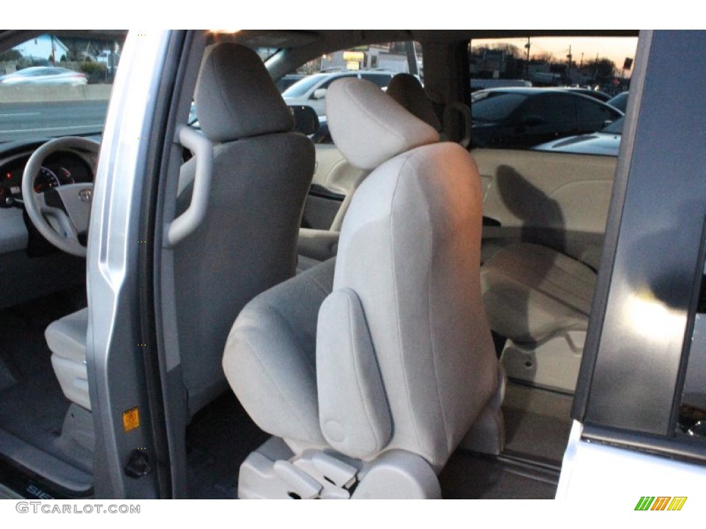 2011 Sienna V6 - Silver Sky Metallic / Light Gray photo #28