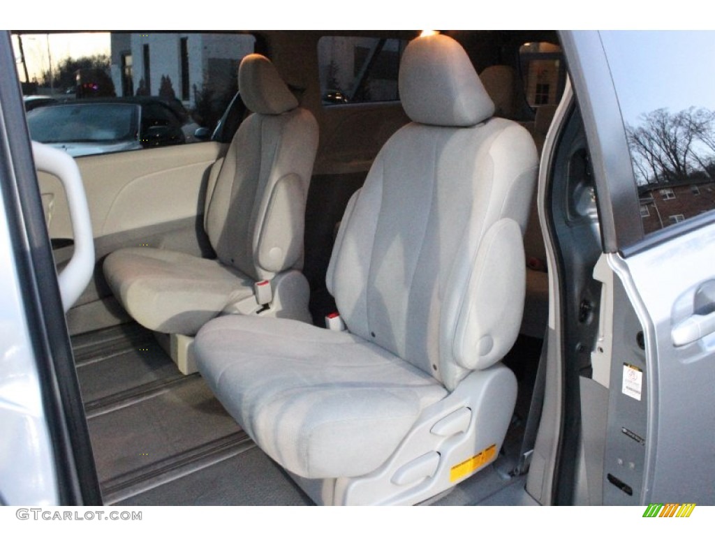 2011 Sienna V6 - Silver Sky Metallic / Light Gray photo #30