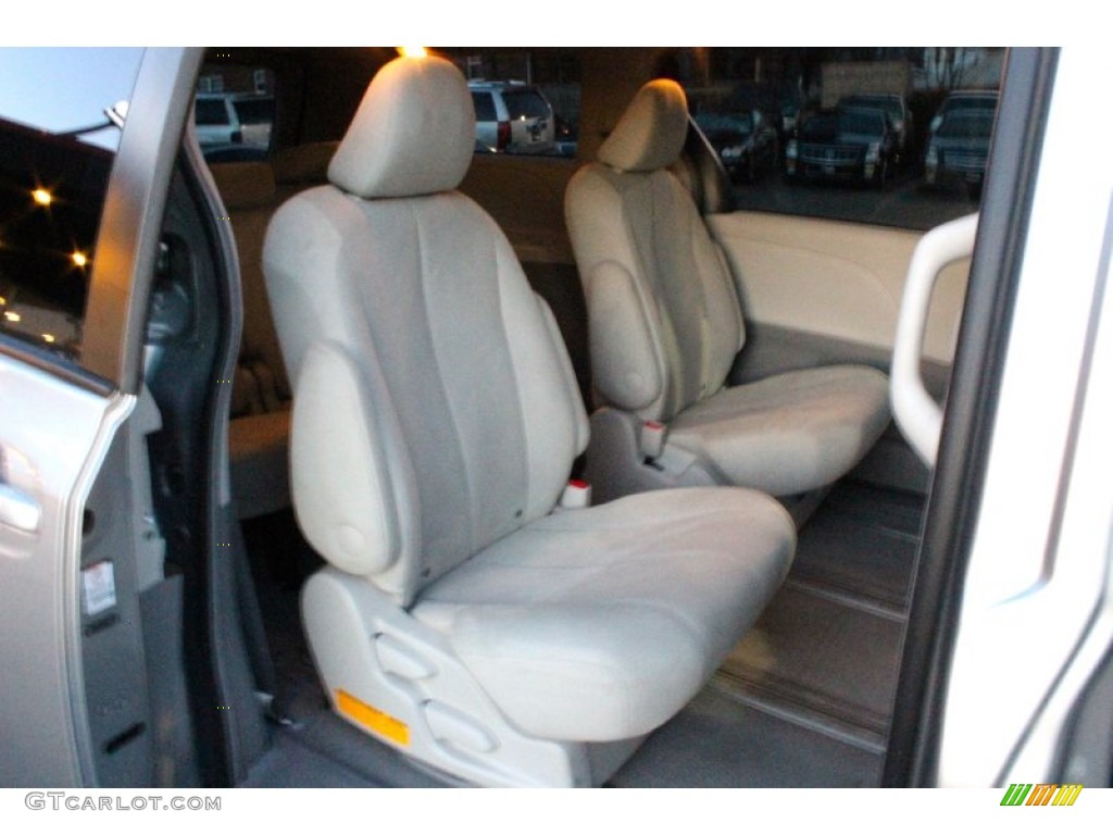 2011 Sienna V6 - Silver Sky Metallic / Light Gray photo #34