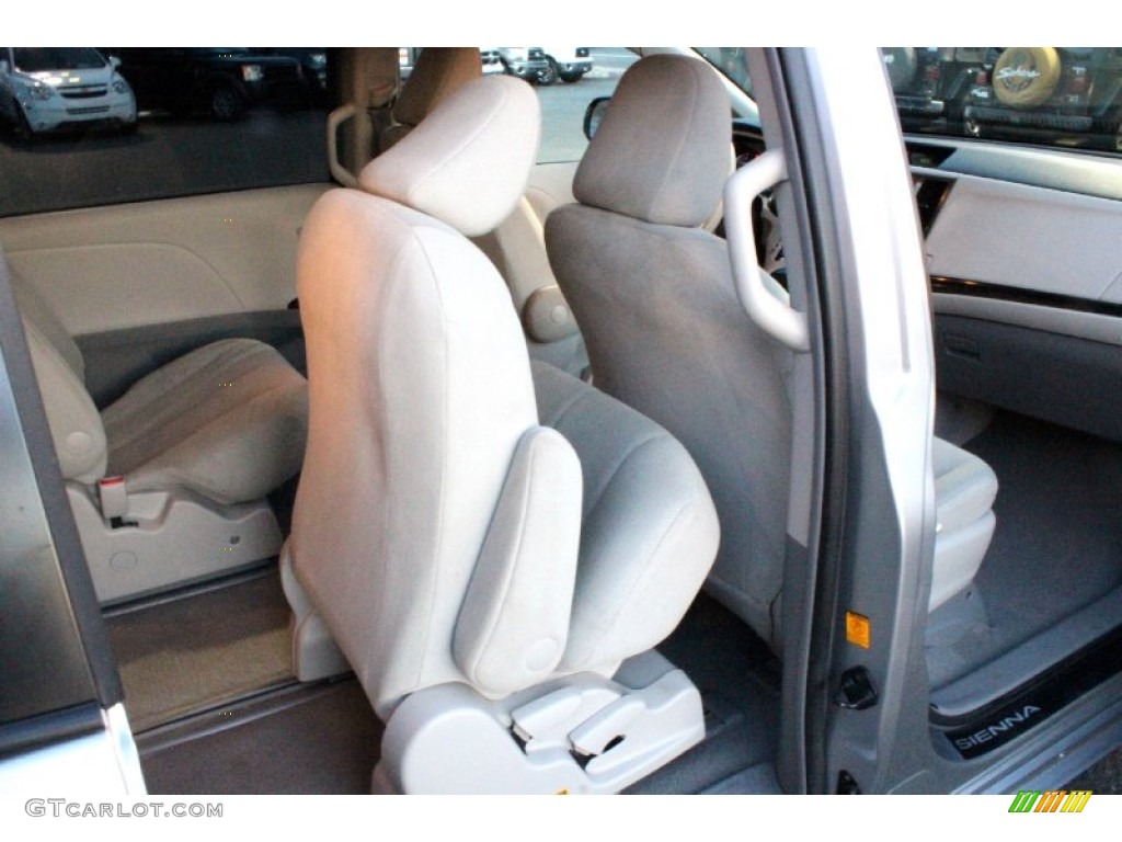 2011 Sienna V6 - Silver Sky Metallic / Light Gray photo #35