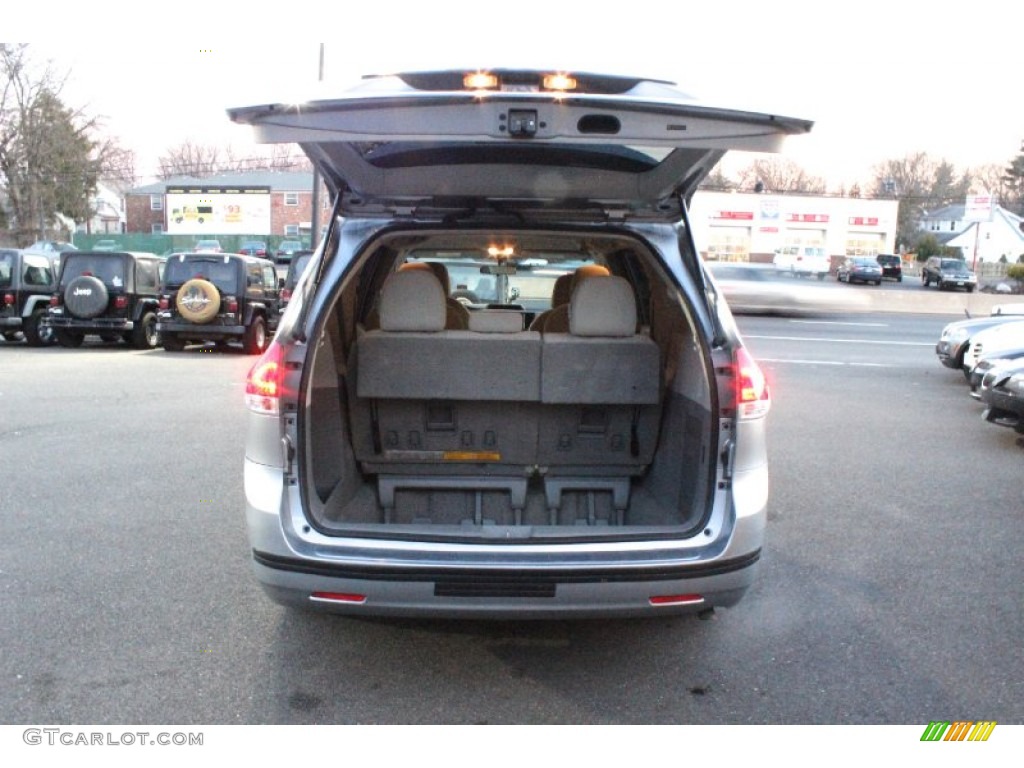 2011 Sienna V6 - Silver Sky Metallic / Light Gray photo #36