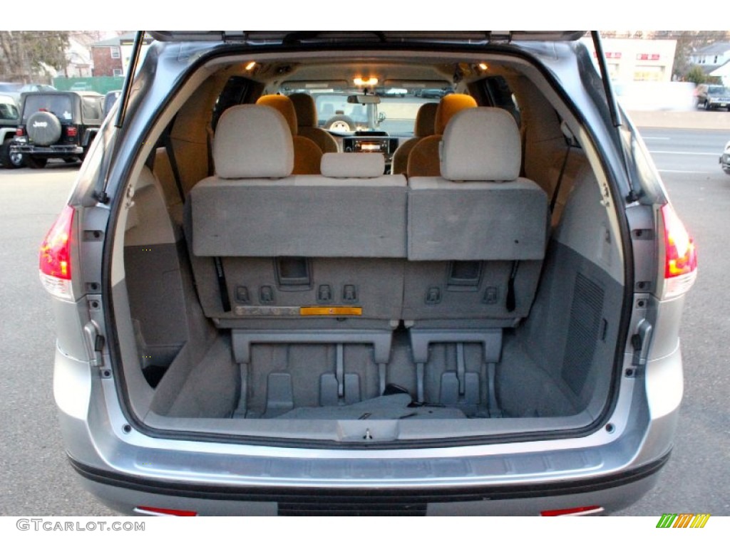 2011 Sienna V6 - Silver Sky Metallic / Light Gray photo #37