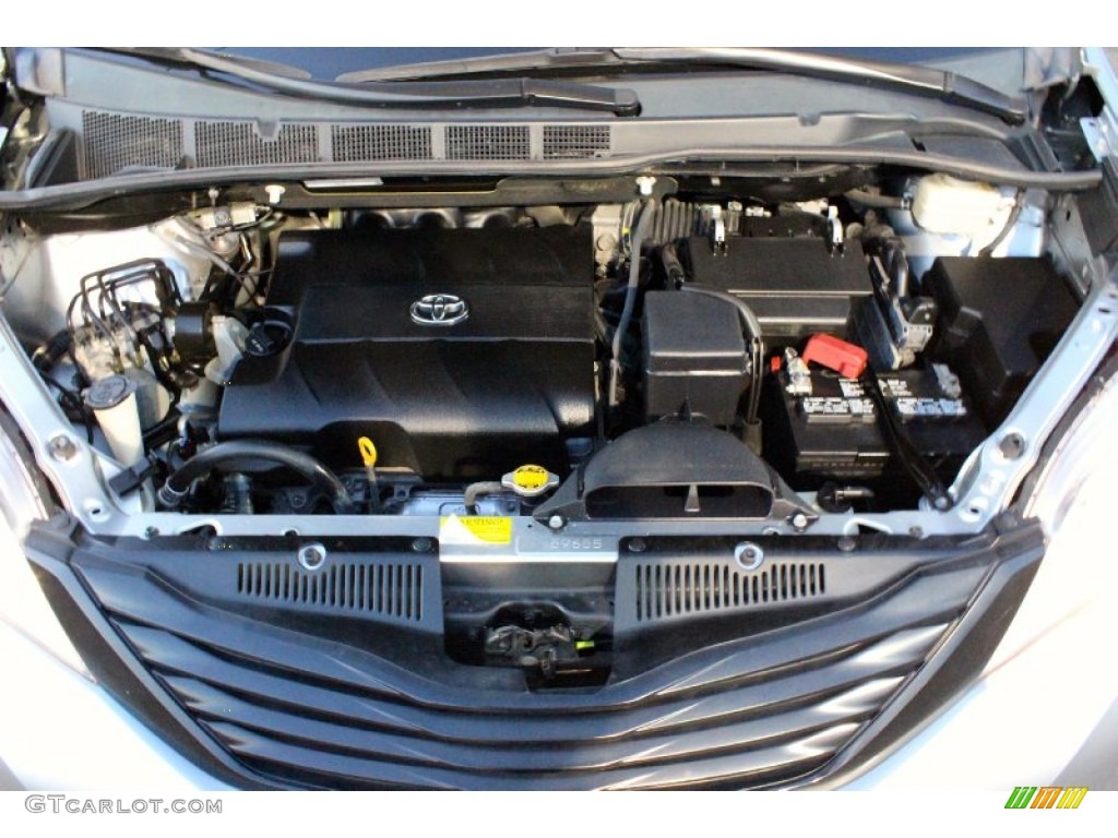 2011 Sienna V6 - Silver Sky Metallic / Light Gray photo #39