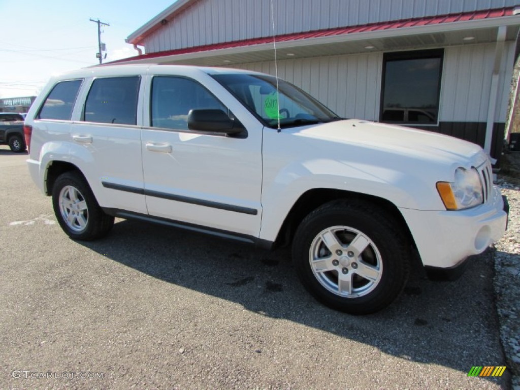 2007 Grand Cherokee Laredo 4x4 - Stone White / Medium Slate Gray photo #7