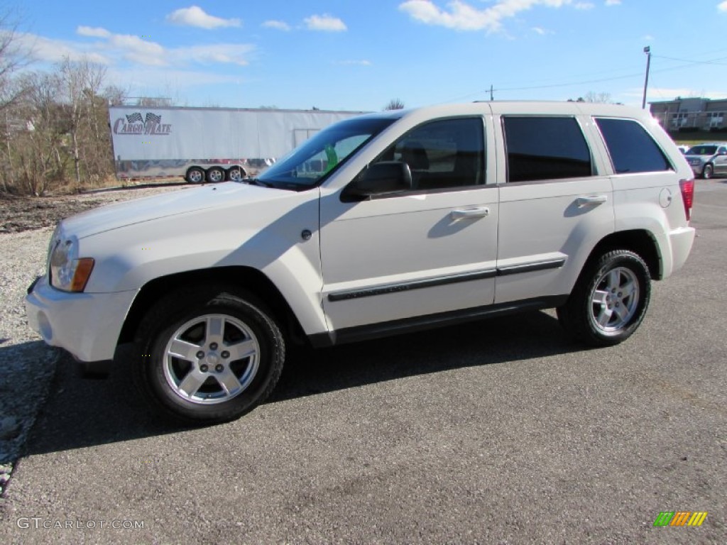 2007 Grand Cherokee Laredo 4x4 - Stone White / Medium Slate Gray photo #8