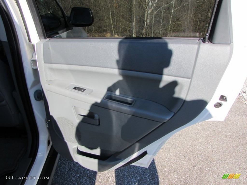 2007 Grand Cherokee Laredo 4x4 - Stone White / Medium Slate Gray photo #13