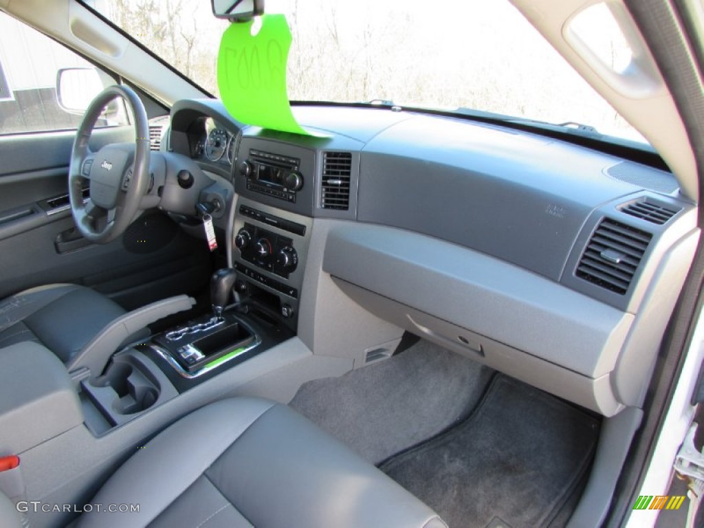 2007 Grand Cherokee Laredo 4x4 - Stone White / Medium Slate Gray photo #21