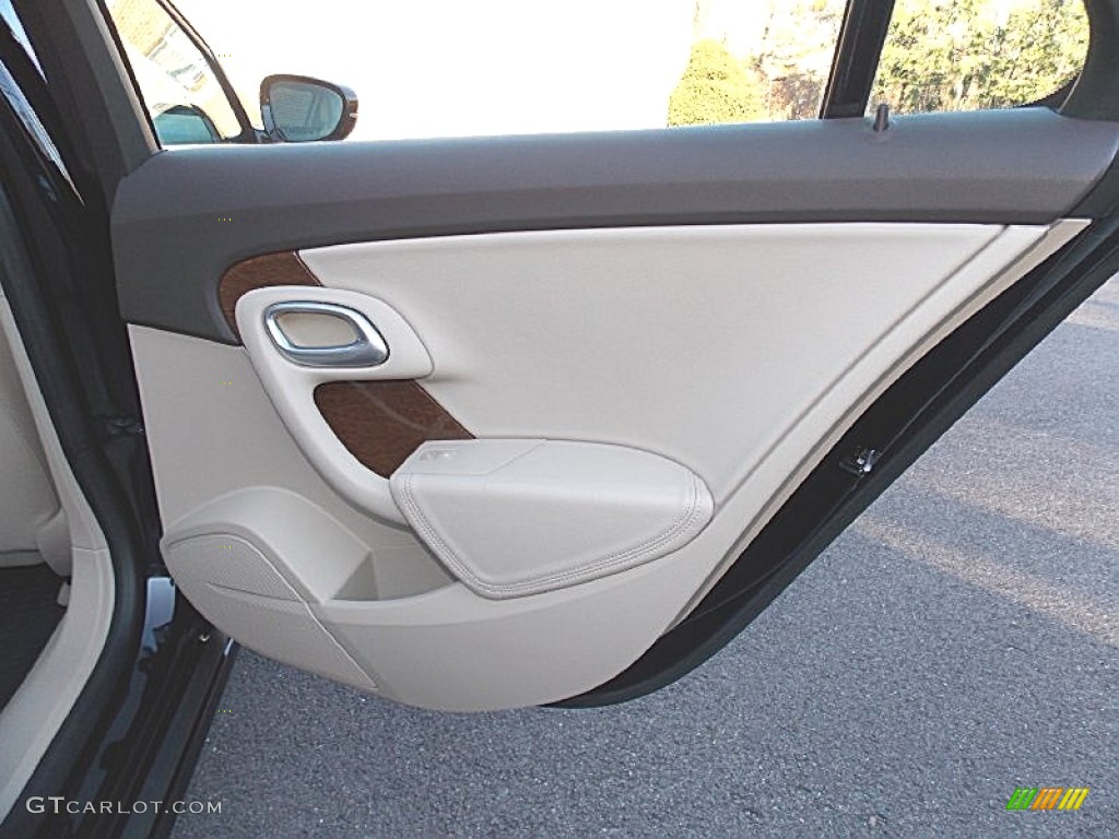 2011 Saab 9-5 Turbo4 Premium Sedan Parchment Door Panel Photo #100229141