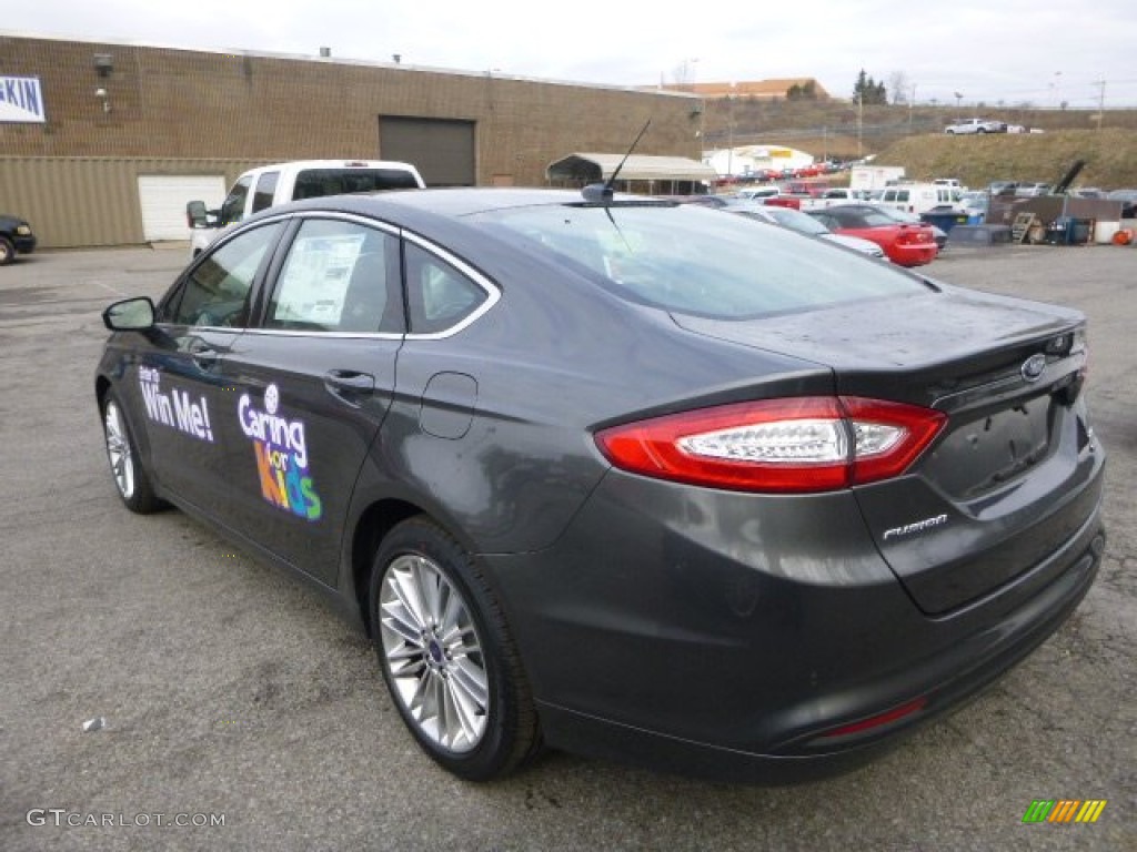 2015 Fusion SE - Magnetic Metallic / Charcoal Black photo #4