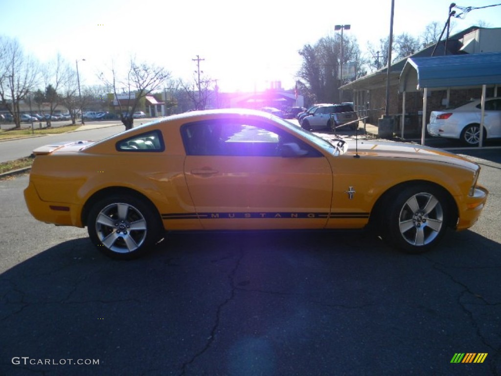 2007 Mustang V6 Premium Coupe - Grabber Orange / Dark Charcoal photo #11