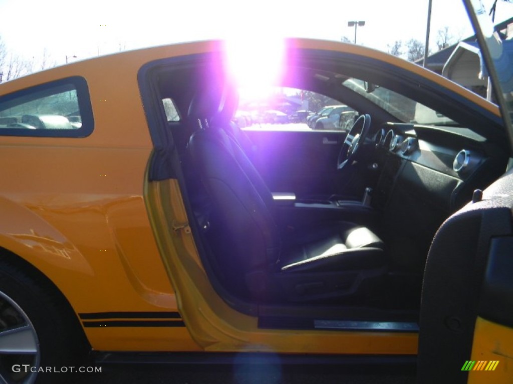 2007 Mustang V6 Premium Coupe - Grabber Orange / Dark Charcoal photo #21