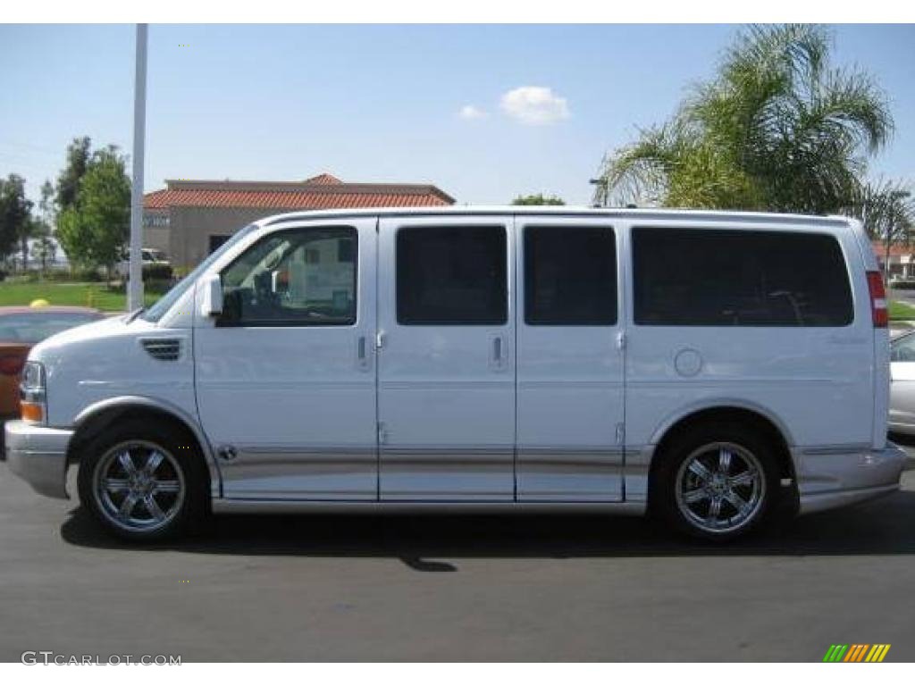 Summit White Chevrolet Express