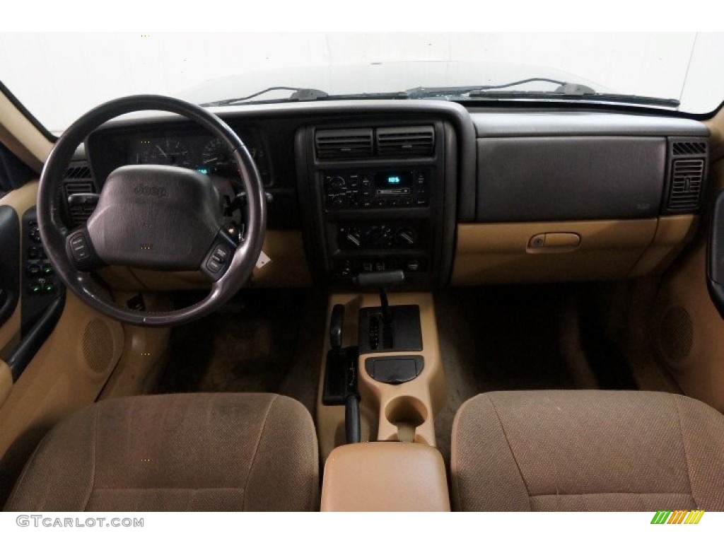 1999 Cherokee Classic 4x4 - Forest Green Pearl / Camel photo #22