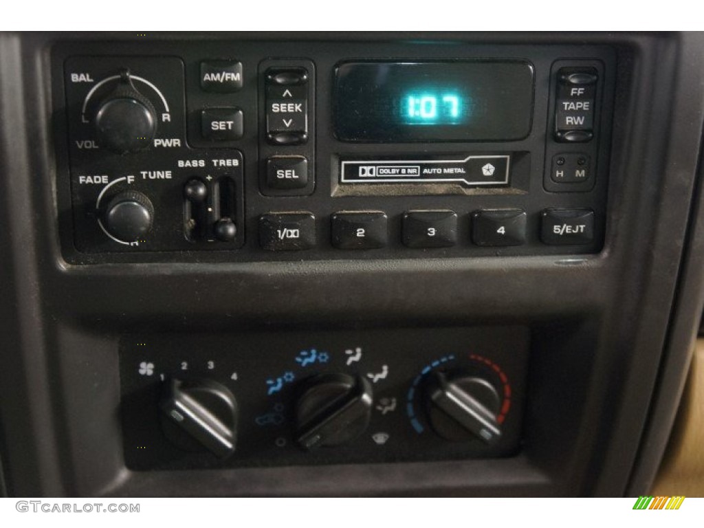 1999 Cherokee Classic 4x4 - Forest Green Pearl / Camel photo #28