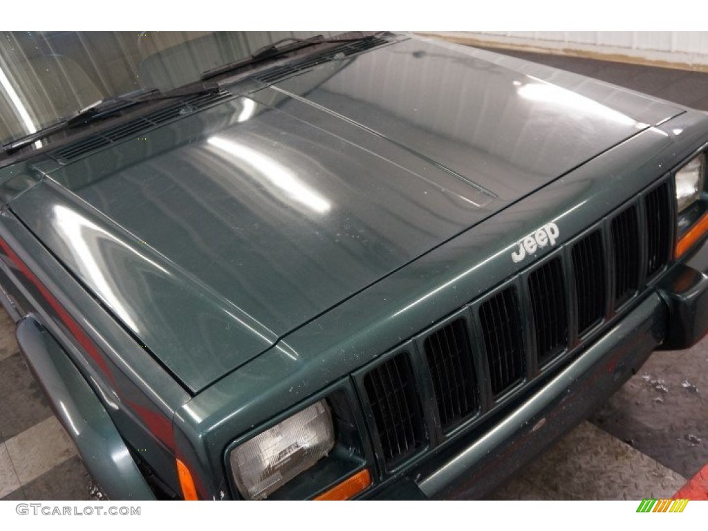 1999 Cherokee Classic 4x4 - Forest Green Pearl / Camel photo #36