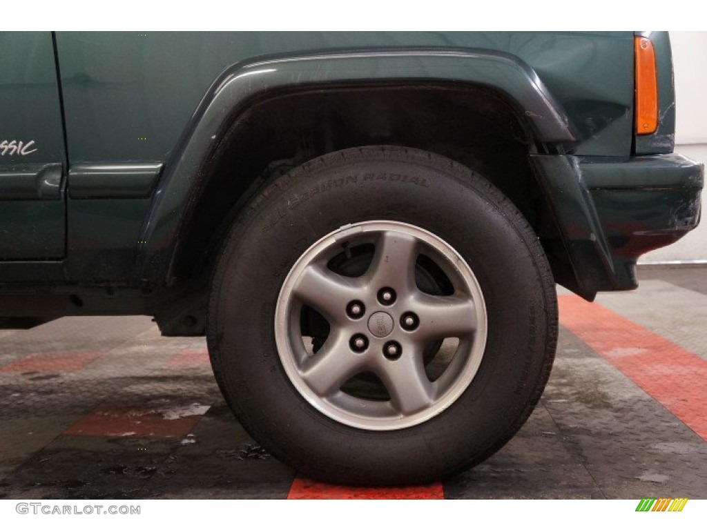1999 Cherokee Classic 4x4 - Forest Green Pearl / Camel photo #42