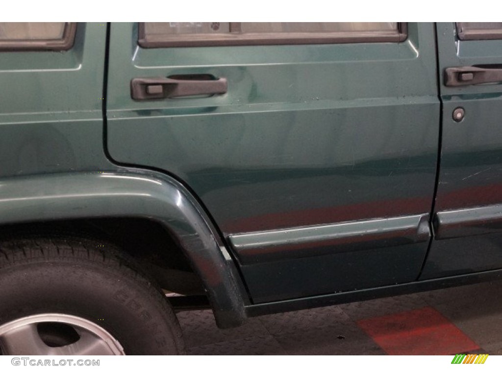 1999 Cherokee Classic 4x4 - Forest Green Pearl / Camel photo #47
