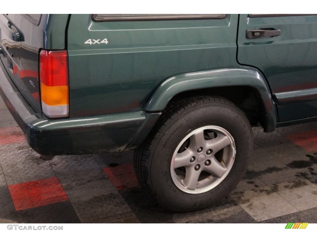 1999 Cherokee Classic 4x4 - Forest Green Pearl / Camel photo #48