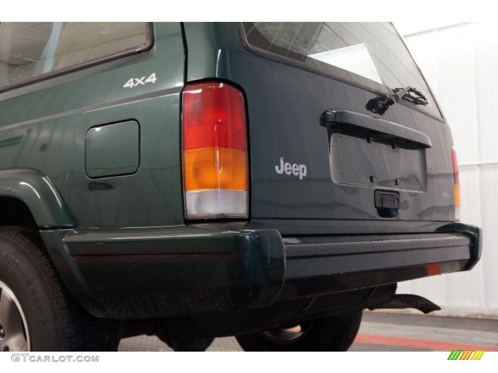 1999 Cherokee Classic 4x4 - Forest Green Pearl / Camel photo #51