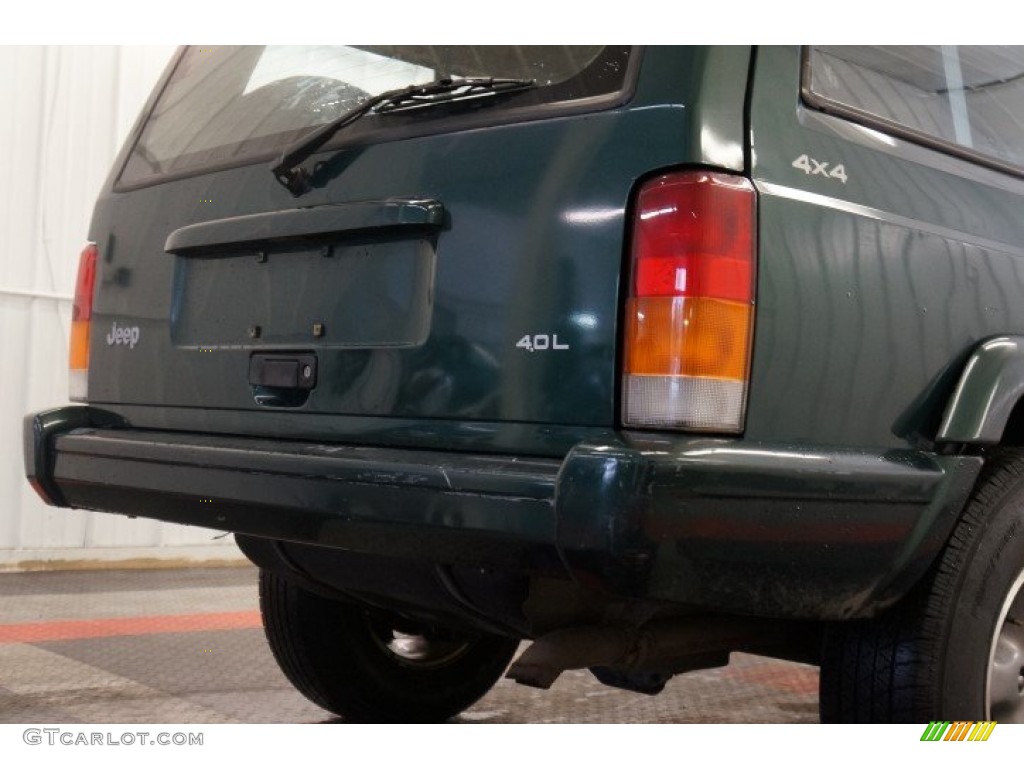 1999 Cherokee Classic 4x4 - Forest Green Pearl / Camel photo #52