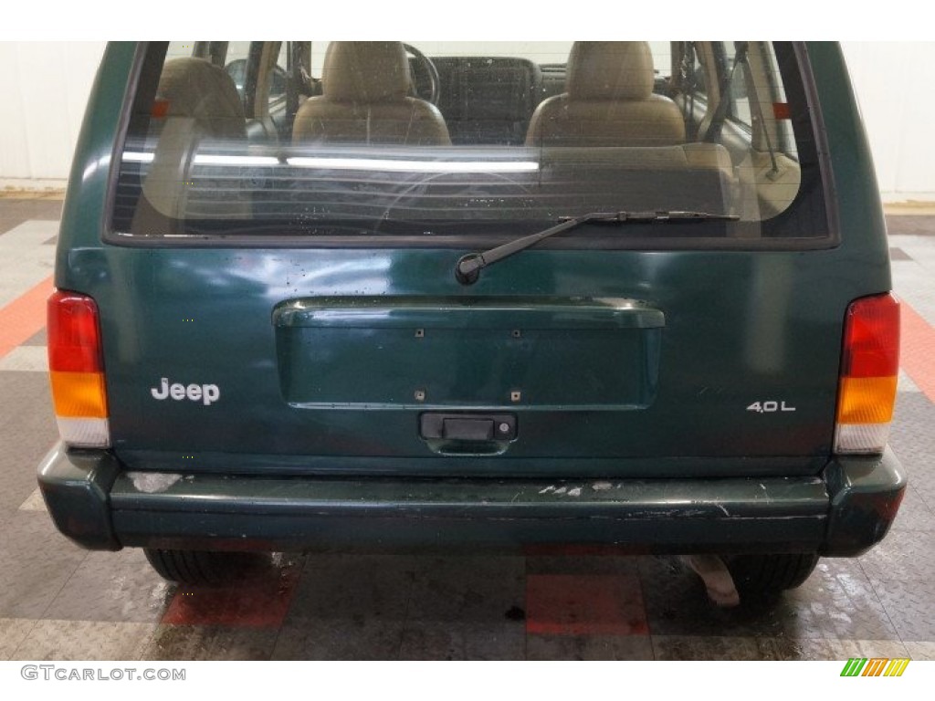 1999 Cherokee Classic 4x4 - Forest Green Pearl / Camel photo #53