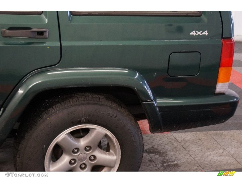 1999 Cherokee Classic 4x4 - Forest Green Pearl / Camel photo #56