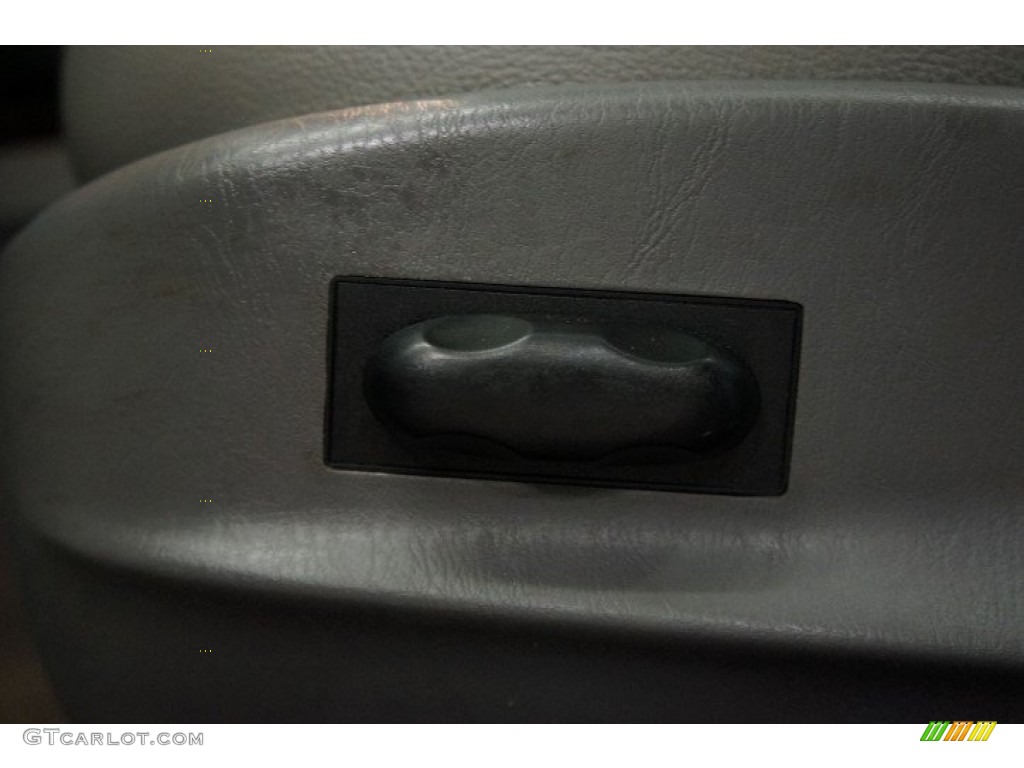 2003 Sable LS Premium Sedan - Matador Red Metallic / Medium Graphite photo #20