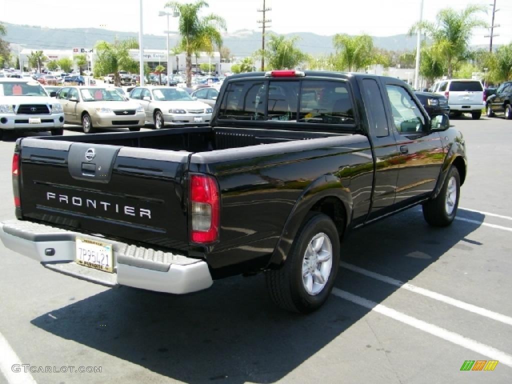 2004 Frontier XE King Cab - Super Black / Gray photo #4