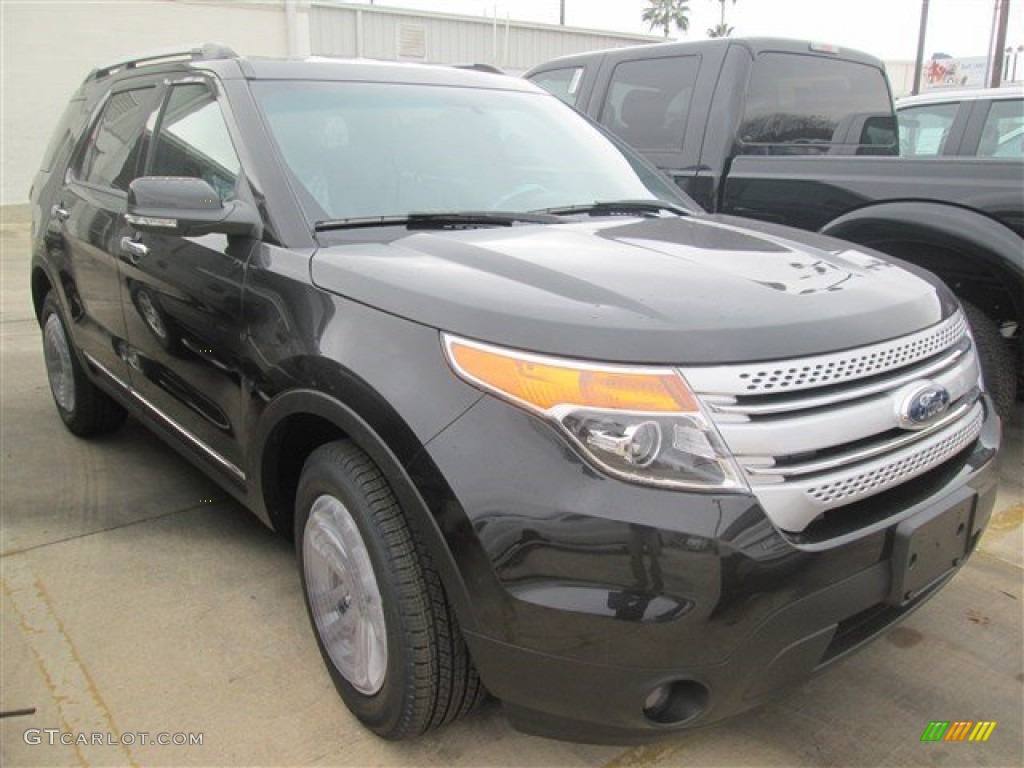 2015 Explorer XLT - Tuxedo Black / Charcoal Black photo #1