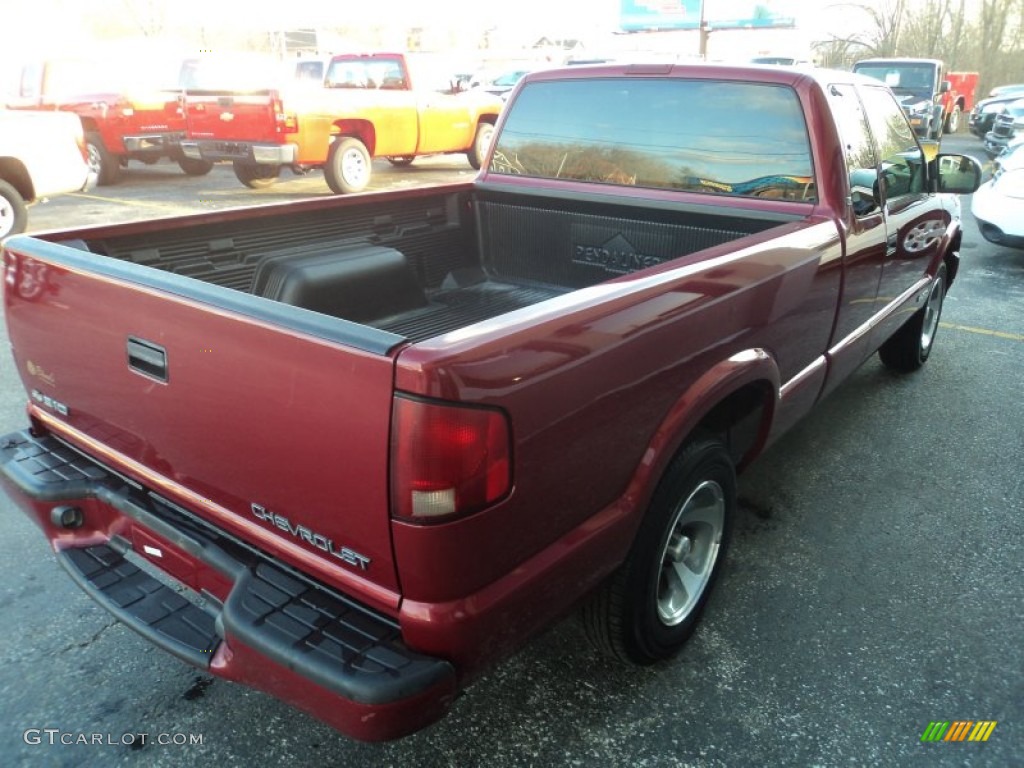 2000 S10 LS Extended Cab - Dark Cherry Red Metallic / Medium Gray photo #3
