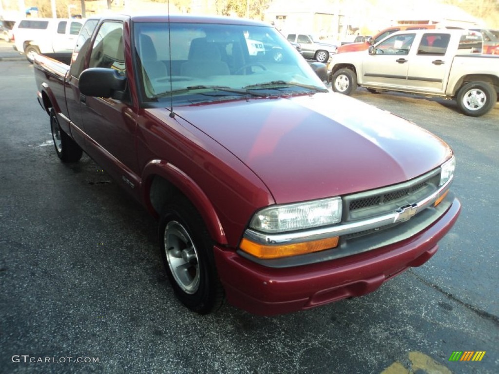 2000 S10 LS Extended Cab - Dark Cherry Red Metallic / Medium Gray photo #4