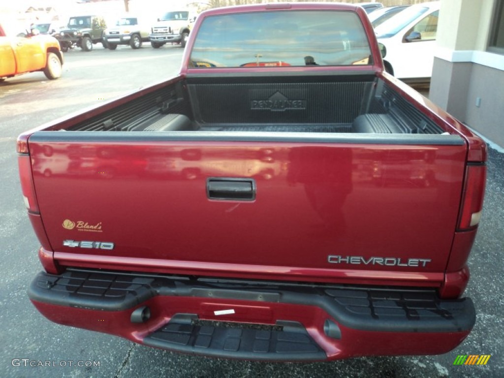 2000 S10 LS Extended Cab - Dark Cherry Red Metallic / Medium Gray photo #20