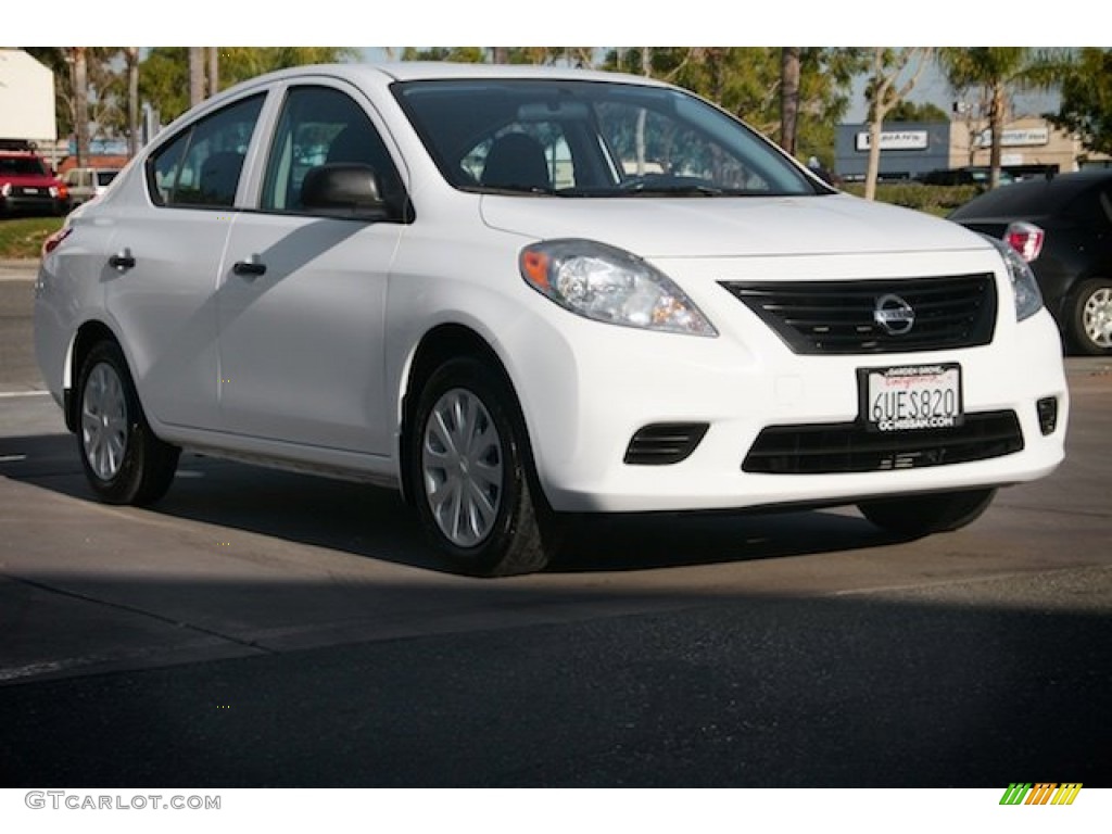 Fresh Powder White Nissan Versa