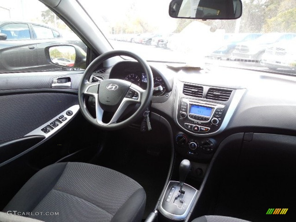 2013 Accent GS 5 Door - Electrolyte Green / Black photo #12
